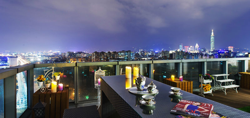 坐擁101露天吧台百萬夜景